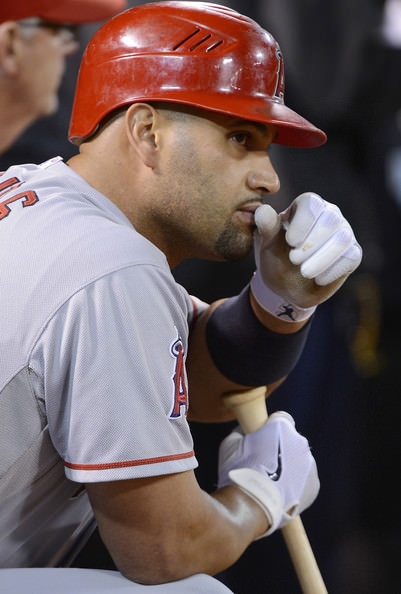 pujols-blue-batting-glove-shot