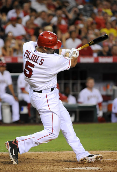 pujols-home-cleats-shot