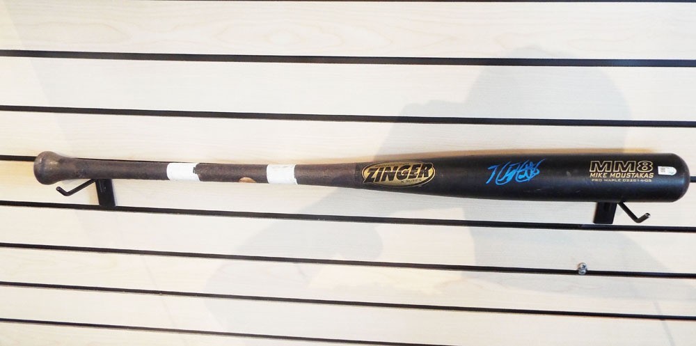 What Pros Wear: Salvador Perez' Zinger X26 Bat - What Pros Wear