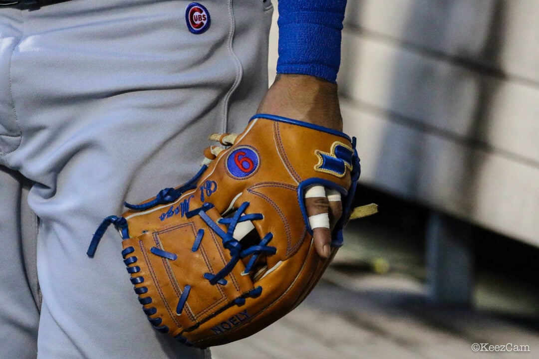 What Pros Wear: Javy Baez  Batting gloves, Baseball, Sports