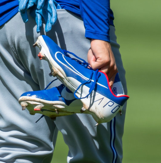 What Pros Wear Tom Brady's Under Armour Spine PE Cleats What Pros Wear