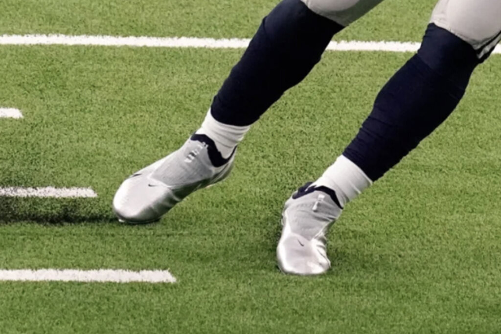 What Pros Wear Ezekiel Elliott's Nike Vapor Edge 360 Elite Cleats What Pros Wear