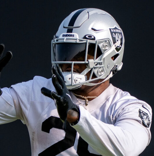 NFL レイダース ジョシュジェイコブス ウェア What Pros Wear: Josh Jacobs' Xtech X2 Shoulder Pads - What