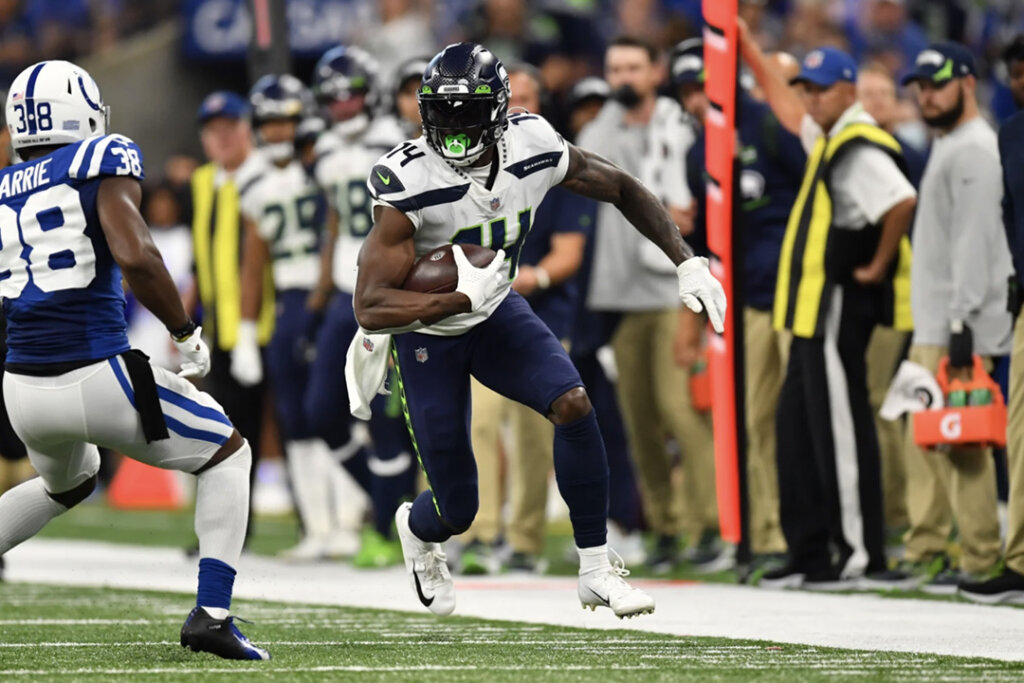 untouchable pro 3 cleats