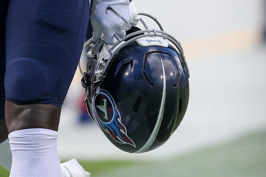 What Pros Wear: AJ Brown's Riddell Speedflex Helmet - What Pros Wear