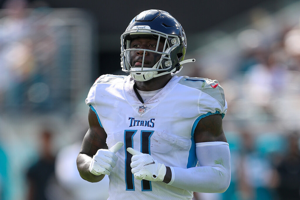 What Pros Wear: AJ Brown's Riddell Speedflex Helmet - What Pros Wear