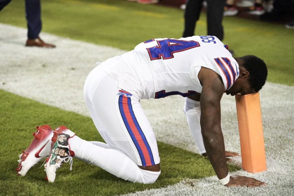 What Pros Wear Stefon Diggs' Nike Vapor Edge 360 Speed "Squid Game" Cleats What Pros Wear