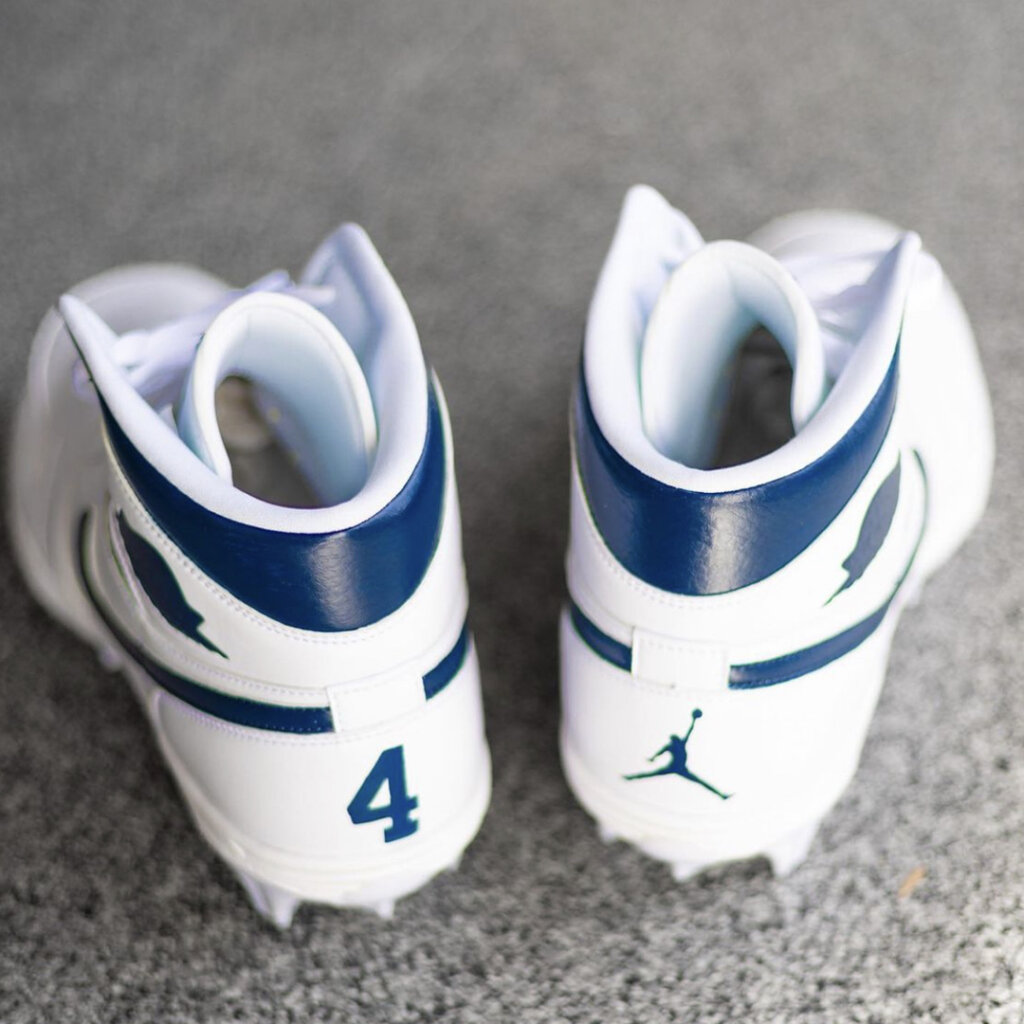 What Pros Wear: Dak Prescott's Jordan 1 