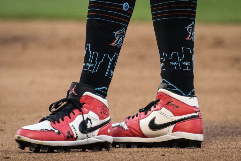 aj1 baseball cleats