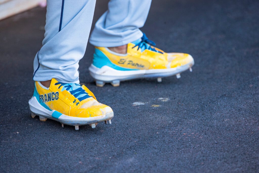 Navy blue and yellow on sale baseball cleats