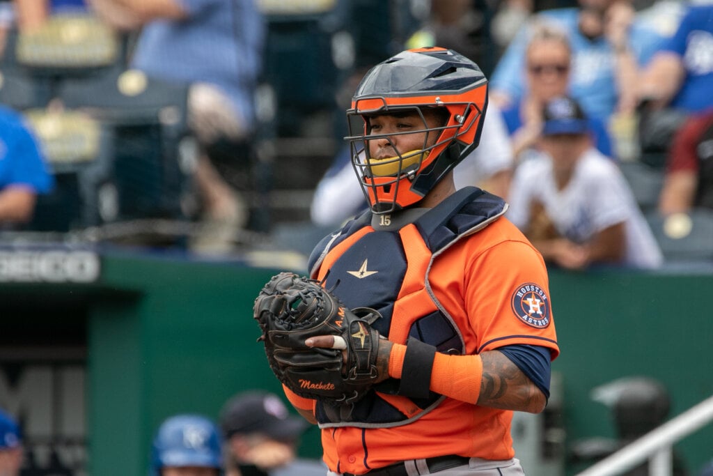 What Pros Wear What Gear Do MLB Catchers Wear Here s Your 2022