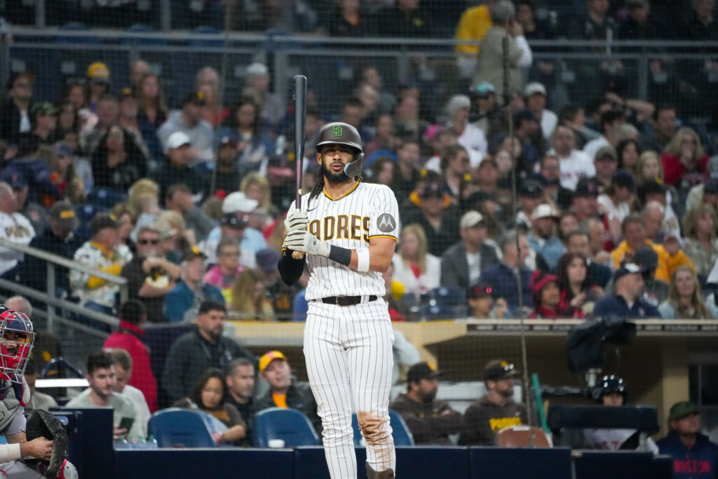 What Pros Wear Fernando Tatís Jr.'s Victus FT23 Maple Bat (2023