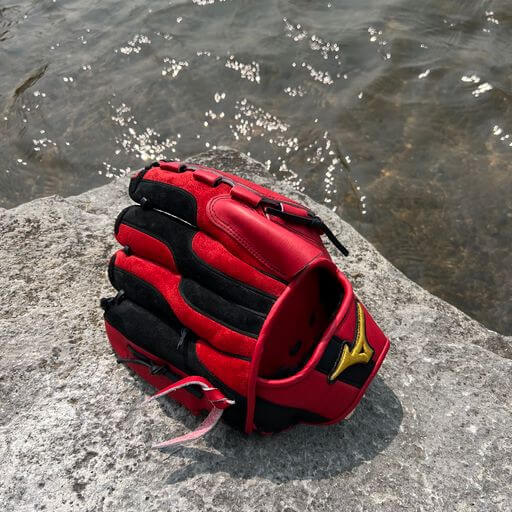 What Pros Wear: Mizuno Drops EXTREMELY Limited KM Flow Glove What Pros Wear: Mizuno Drops EXTREMELY Limited KM Flow Glove