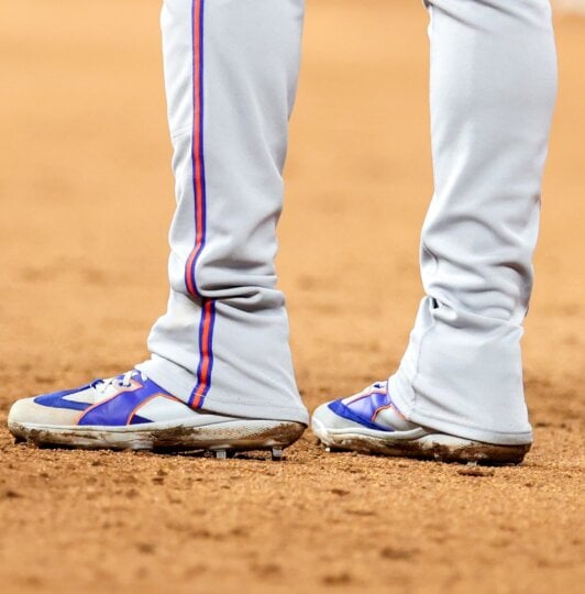 ナイキ スイングマン バッティンググローブ（アダム・ジョーンズモデル） What Pros Wear: Adam Jones' Nike Swingman Legend Cleats